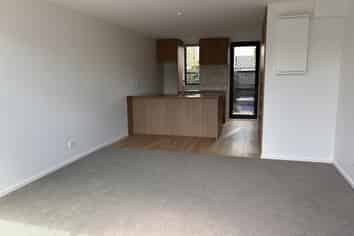 5/7 Grove Road, Addington