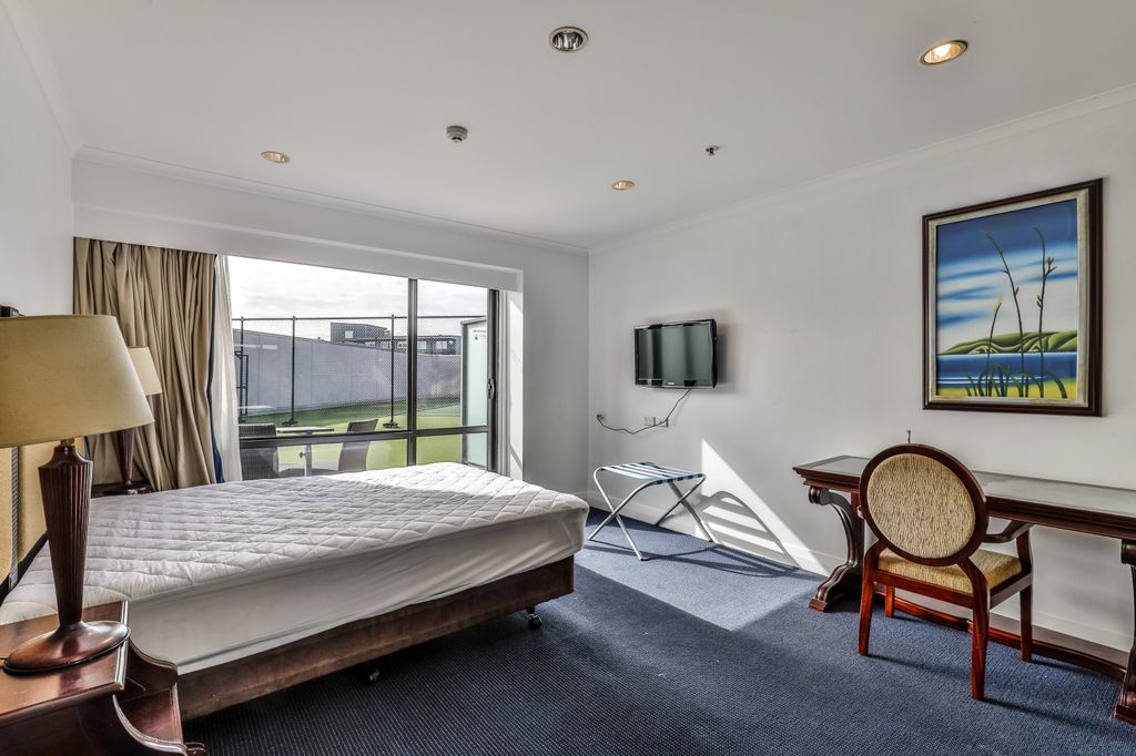 TAKAPUNA LIVING - SPENCER ON BYRON 4