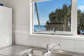 303 State Highway 10, Cable Bay