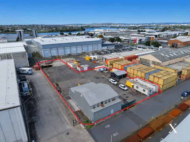 2,591sqm Secure Yard with Small Warehouse