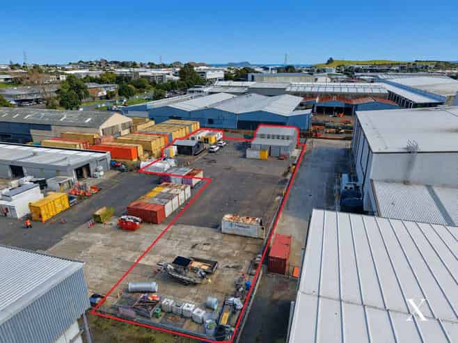 2,591sqm Secure Yard with Small Warehouse