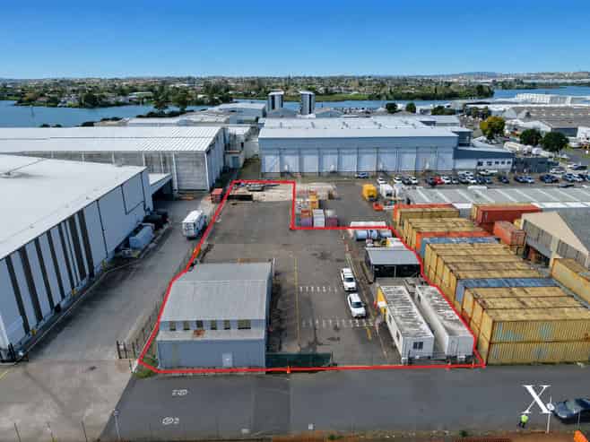 2,591sqm Secure Yard with Small Warehouse