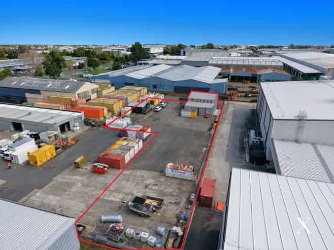 2,591sqm Secure Yard with Small Warehouse