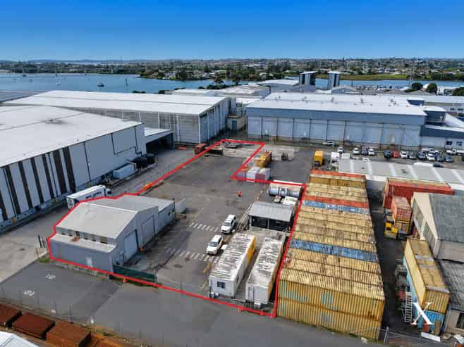 2,591sqm Secure Yard with Small Warehouse