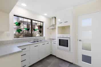 2/28 Marlborough Street, Silverstream