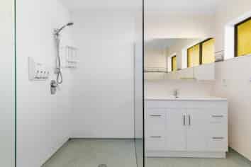 2/28 Marlborough Street, Silverstream