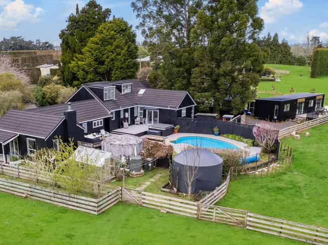 806 Waitakere Road, Kumeu