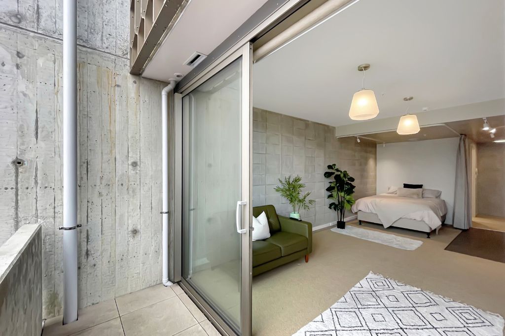 ***Welcome to Unit 213 at the Vela Apartments.*** 5