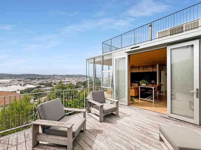 6 Crawford Road, Kilbirnie