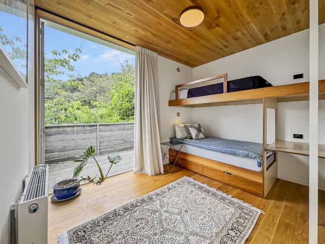 6 Crawford Road, Kilbirnie
