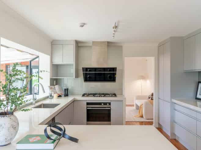37 Vanderbilt Parade, Albany