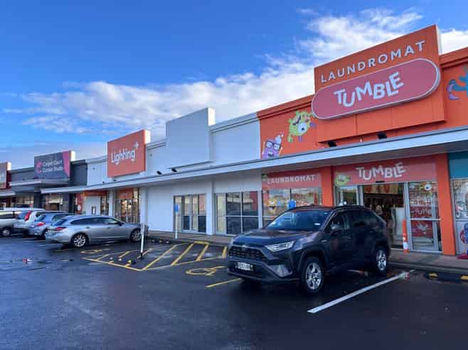 Showroom Retail with Exceptional Exposure