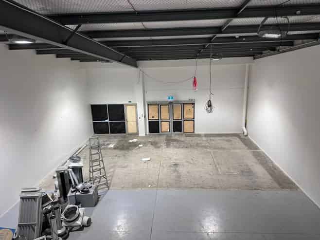 Showroom Retail with Exceptional Exposure