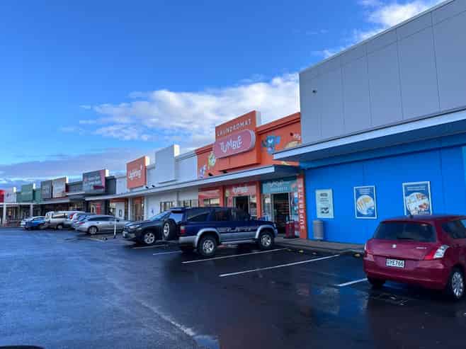 Showroom Retail with Exceptional Exposure