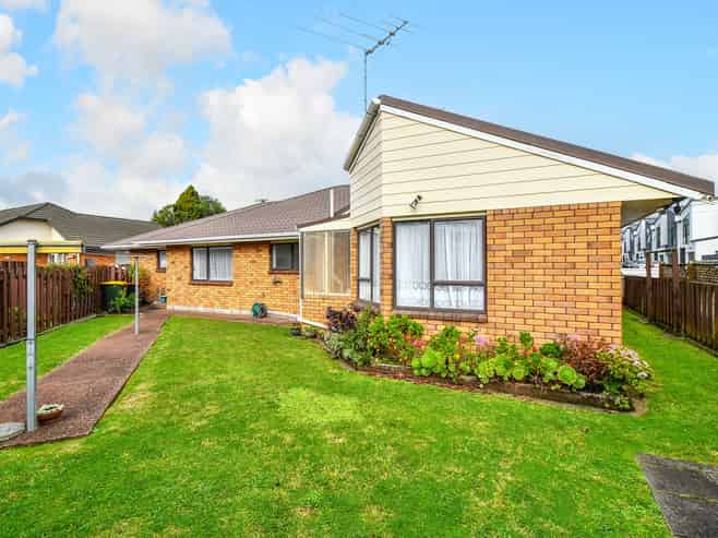 2/1 Nelson Street, Papakura