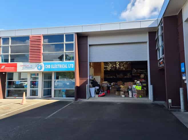 Modern Te Rapa Unit with Parking 