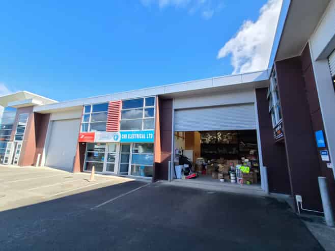 Modern Te Rapa Unit with Parking 
