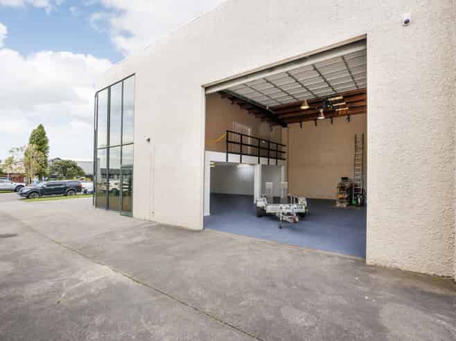 Workshop, warehouse and offices