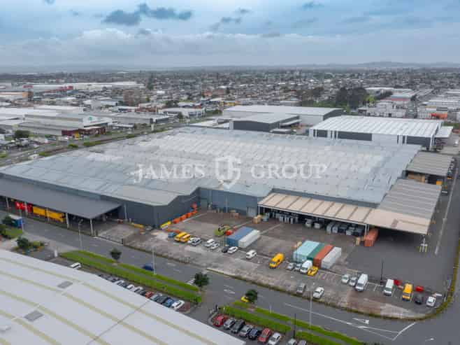 11,790m² Warehouse with Substantial Canopy
