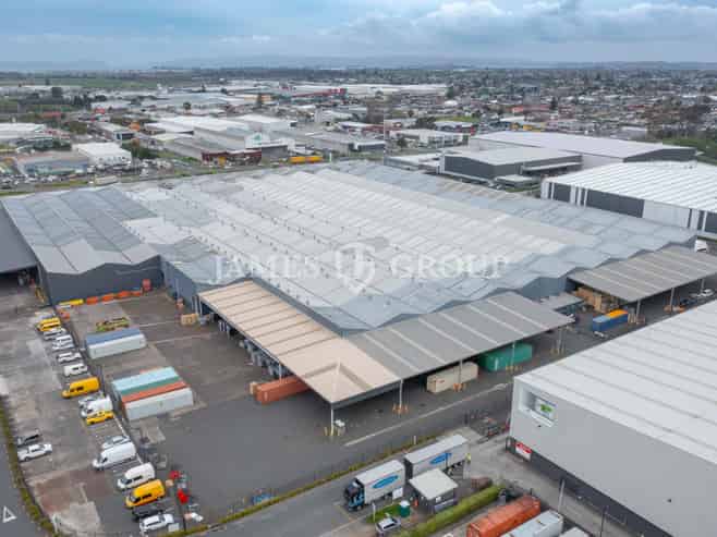 11,790m² Warehouse with Substantial Canopy