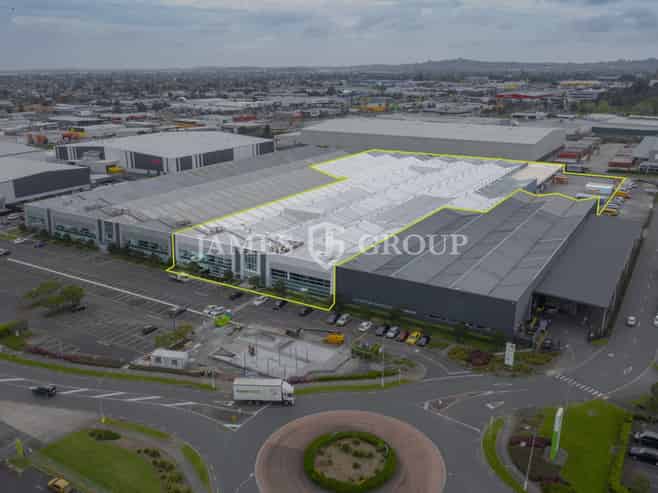 11,790m² Warehouse with Substantial Canopy