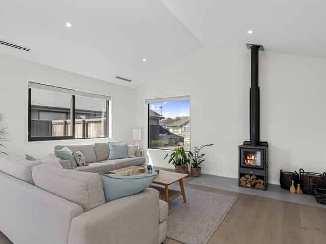 19 Guinevere Drive, Lincoln