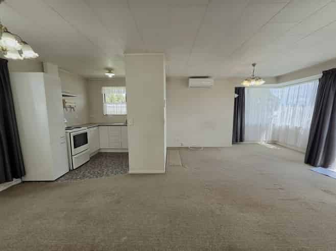 76 Staveley Avenue, Mount Roskill