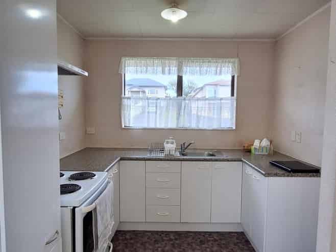 76 Staveley Avenue, Mount Roskill