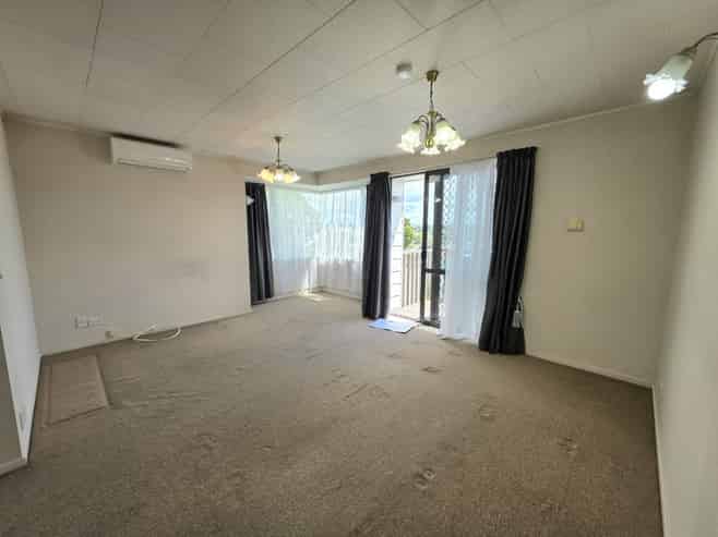 76 Staveley Avenue, Mount Roskill