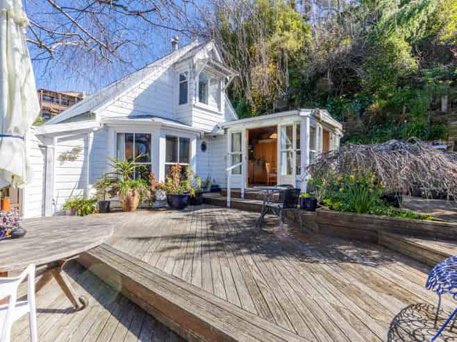 14 Fountain Place, Stepneyville