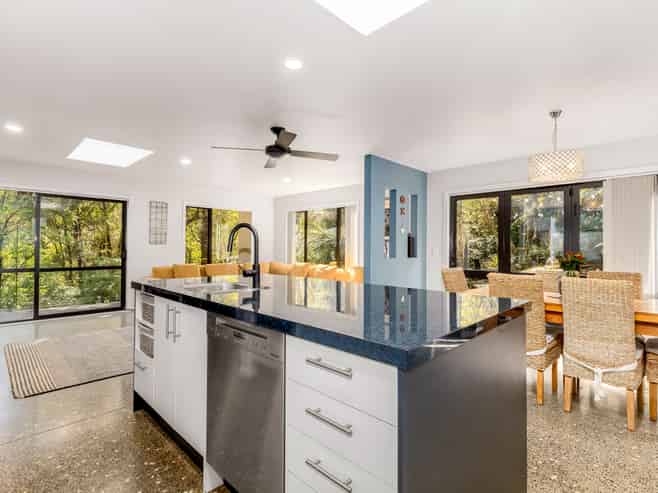 2 Lowry Heights, Stokes Valley