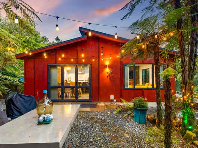 2 Lowry Heights, Stokes Valley