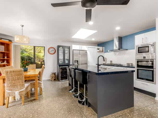 2 Lowry Heights, Stokes Valley