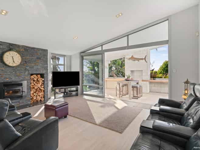 168 Logan Road, Buckland