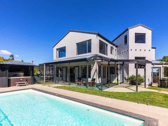 13 Avonlea Grove, Belmont