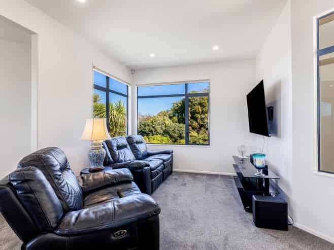 13 Avonlea Grove, Belmont