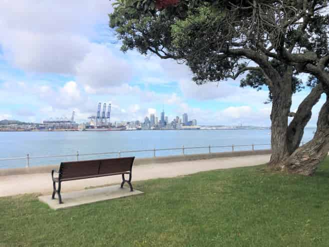 2/7 Queens Parade, Devonport