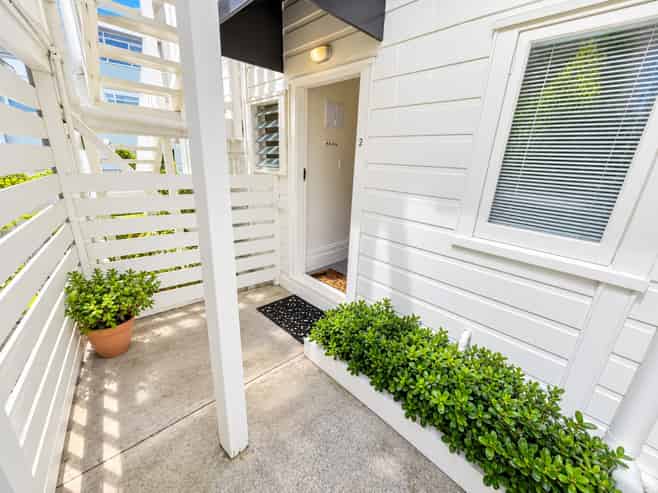 2/7 Queens Parade, Devonport