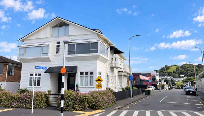 2/7 Queens Parade, Devonport