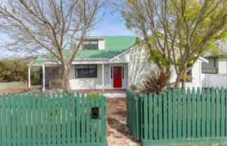 12 Lyon Street, Featherston