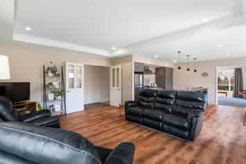 280 Southfield Drive, Lincoln