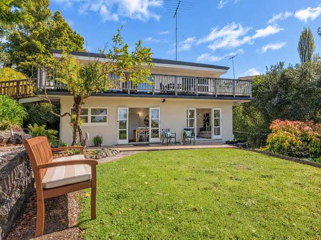 16 Montgomery Crescent, Cockle Bay