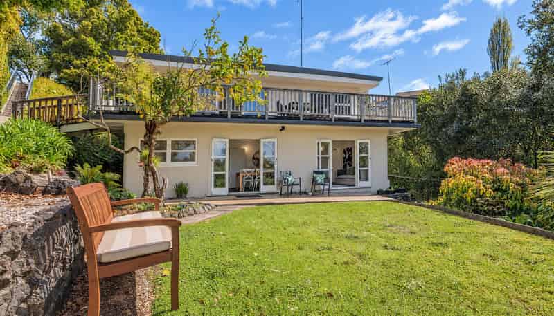 16 Montgomery Crescent, Cockle Bay