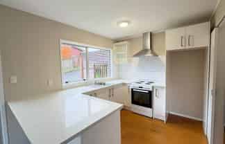 2/18 Moxham Grove, Massey