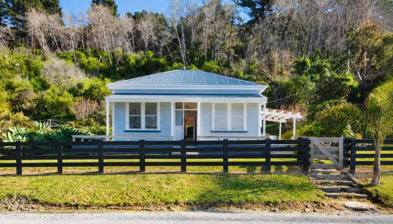 165 Beach Road, Tokomaru Bay