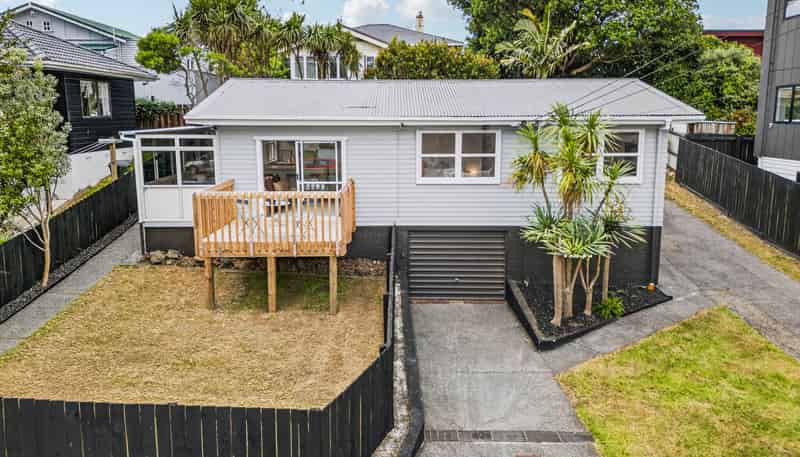 6 Kingsway Avenue, Sandringham