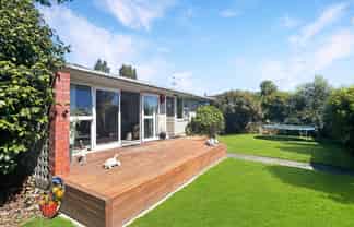 96 Daniels Road, Redwood