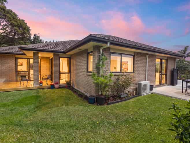12 Bloomfield Rise, Stanmore Bay