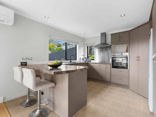 12 Bloomfield Rise, Stanmore Bay