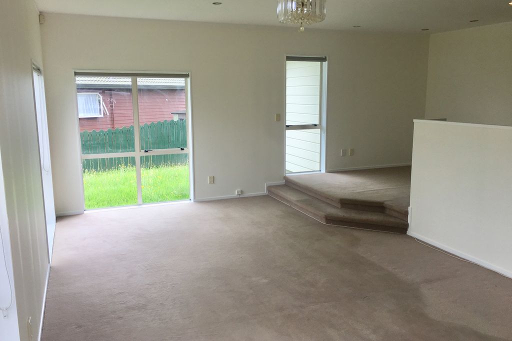 3 BEDROOM PROPERTY WITH HUGE GARDEN 3